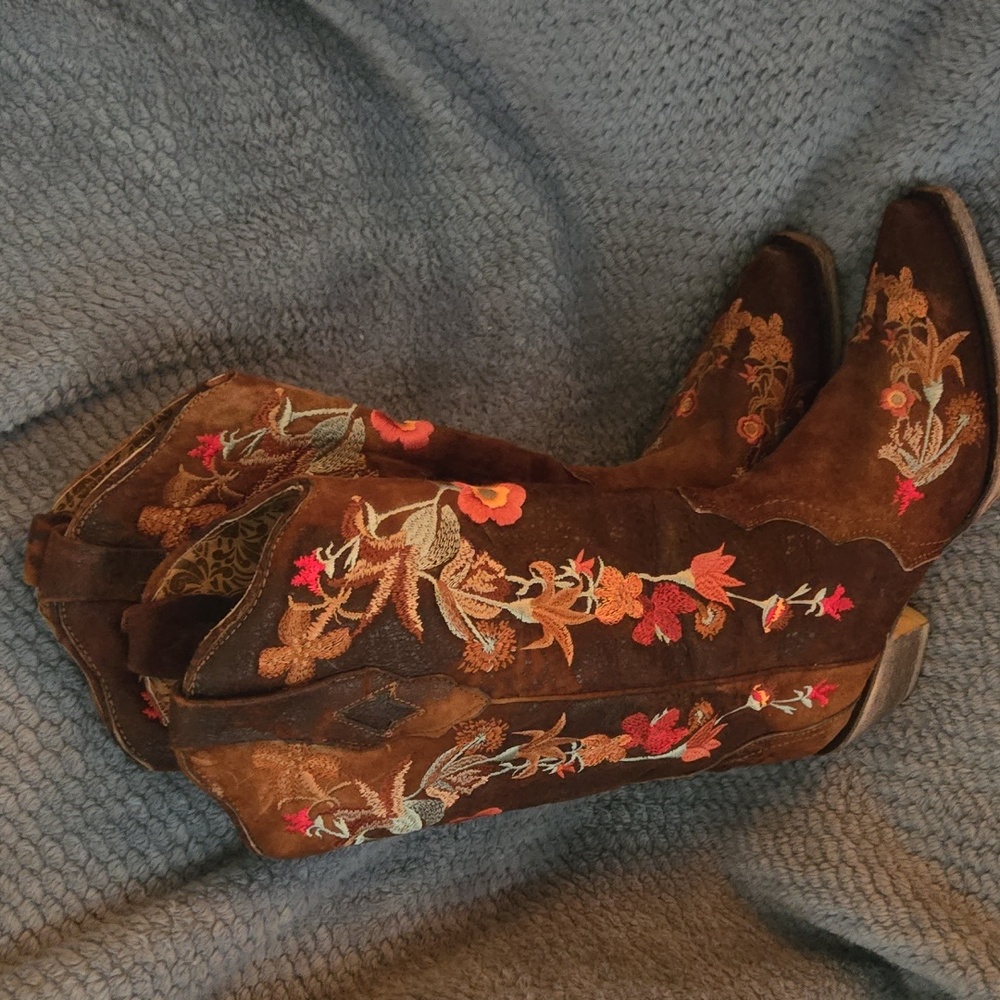 Embroidered Brown Cowboy Boots